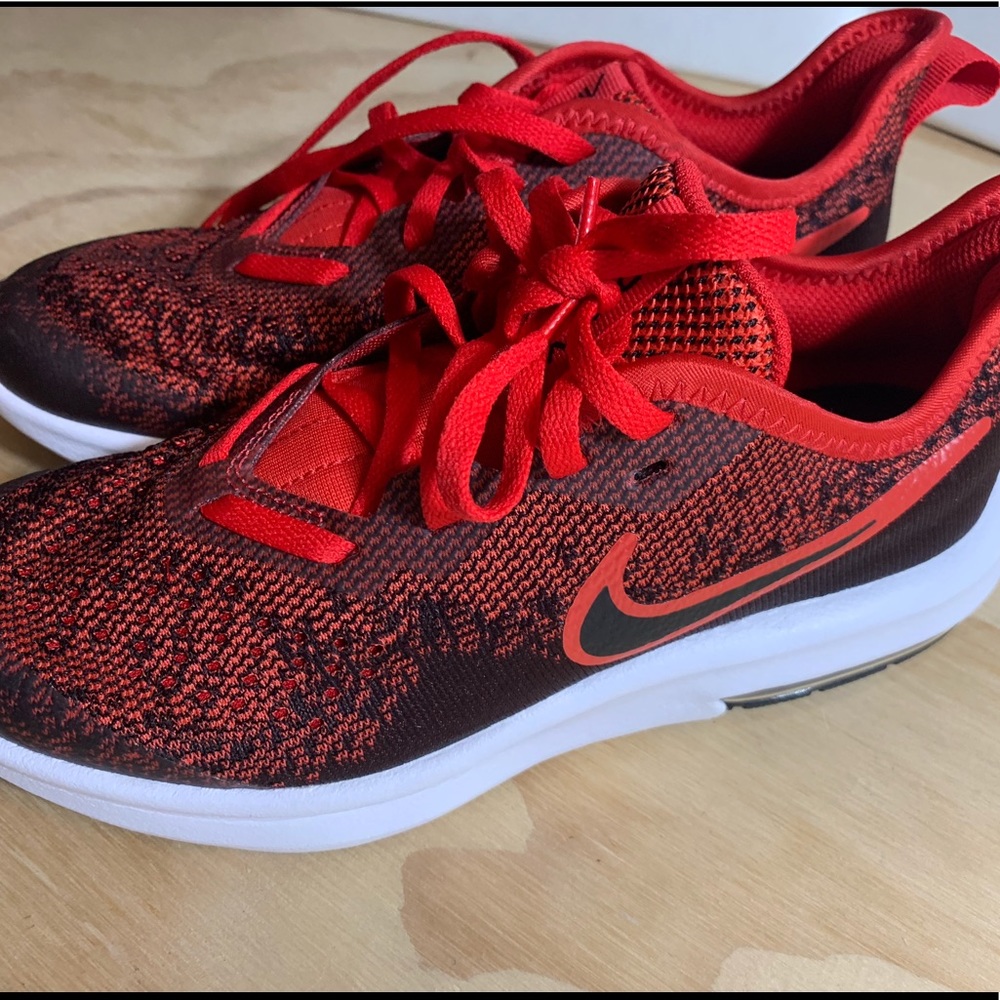 NWOT Nike Air Max size 3 Big Kids